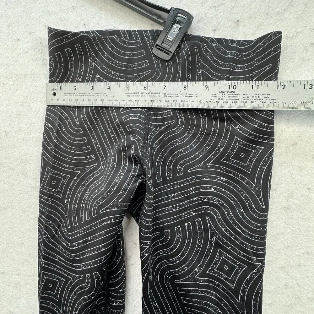 TEREZ Galaxy Psychedelic Printed Athletic Leggings Size‎ XS Crop Capri 26